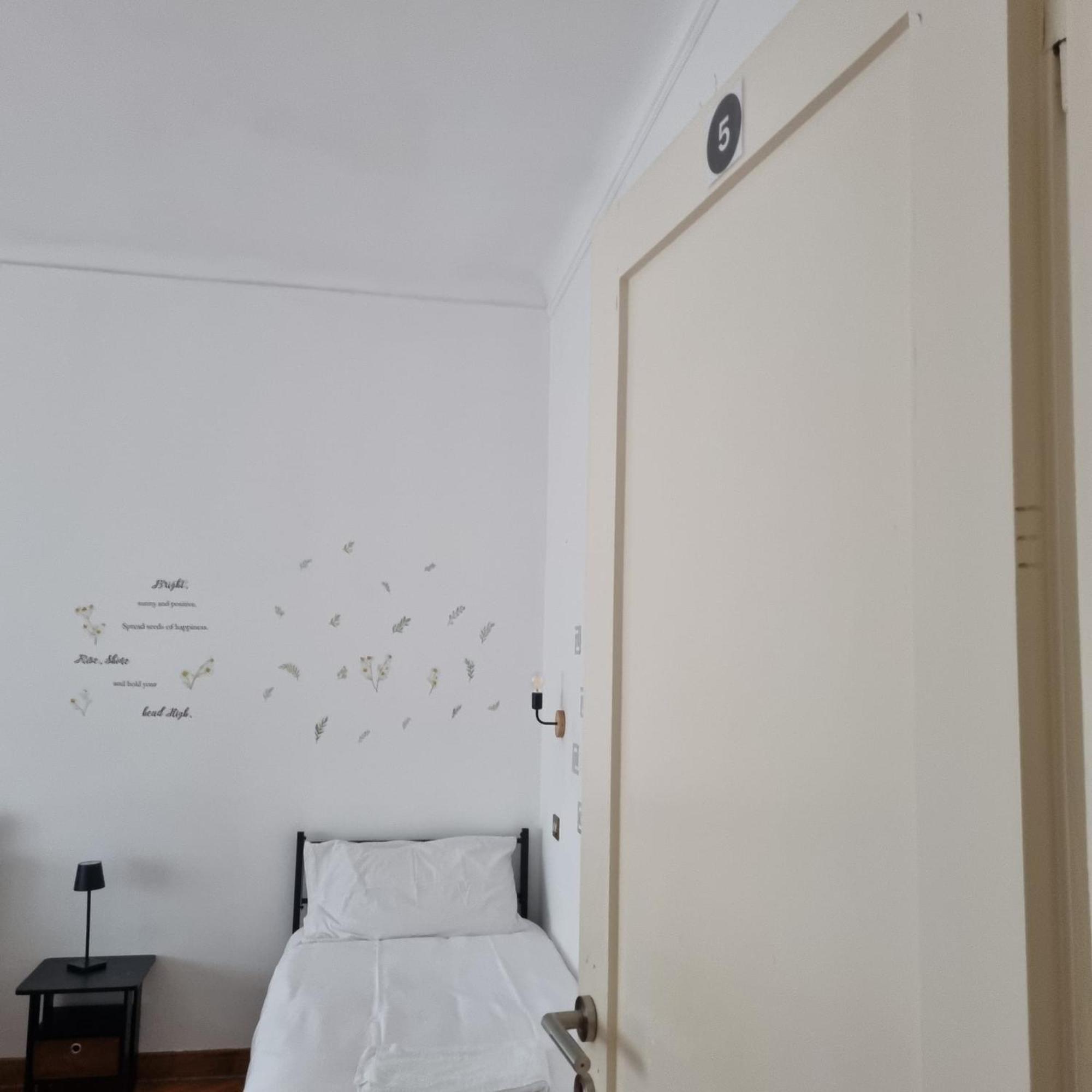 Dock Bay Lodge Hostello ตรีเอสเต ภายนอก รูปภาพ