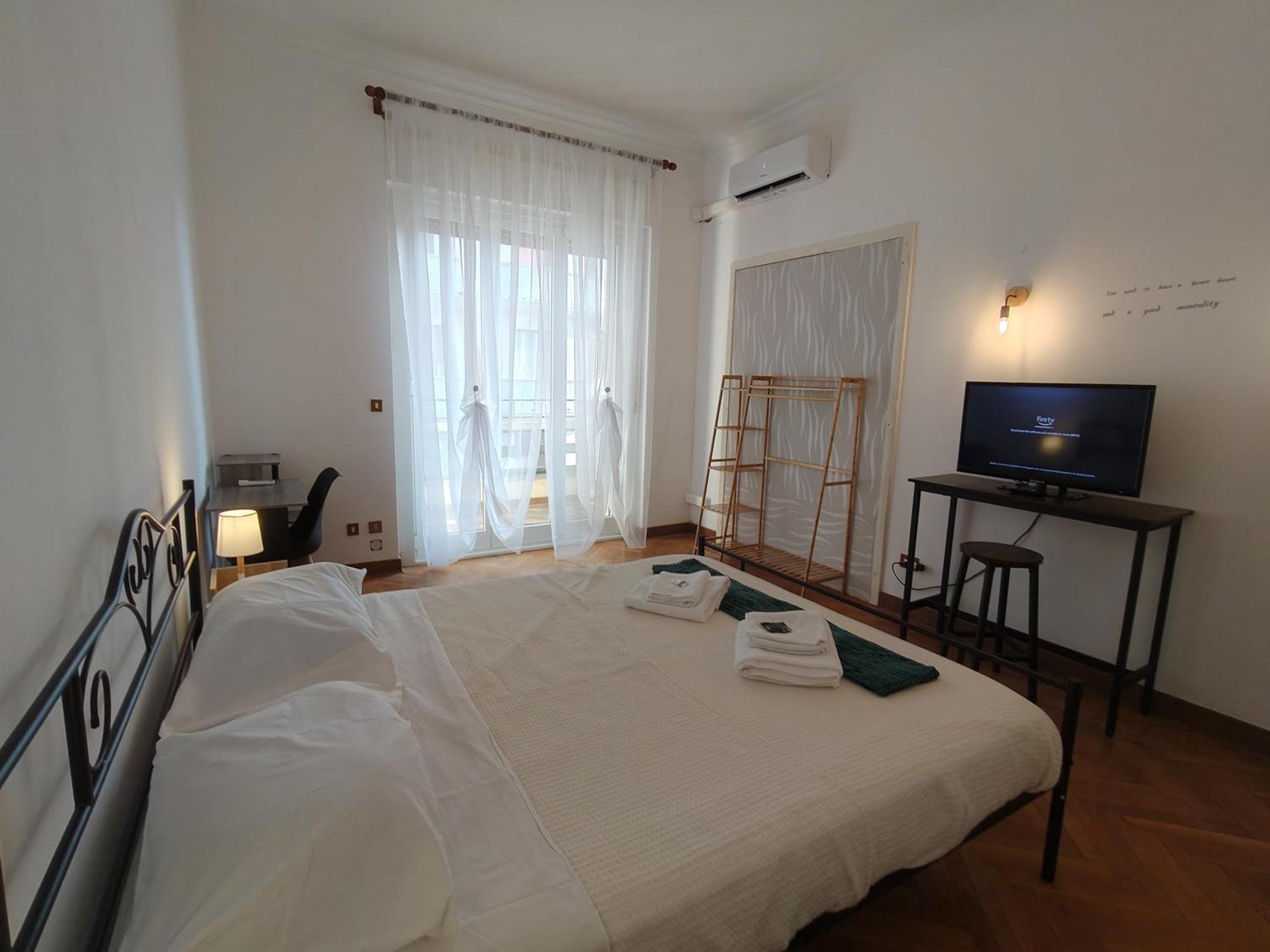 Dock Bay Lodge Hostello ตรีเอสเต ภายนอก รูปภาพ